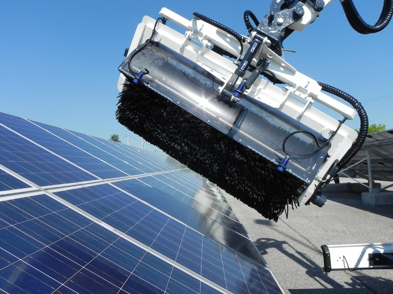 Macchine per la pulizia dei pannelli solari e fotovoltaici